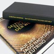 Buchcover und Innenansicht für das Buch: Das seltsamste Teilchen der Welt
