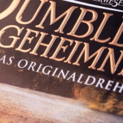 Buchcover und Innenansicht für das Buch: Fantastic Beasts: The Secrets of Dumbledore - The Complete Screenplay