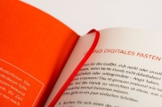 Buchcover und Innenansicht für das Buch: Achtsam morden - Das Übungsbuch nach der Joschka-Breitner-Methode