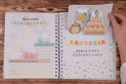Buchcover und Innenansicht für das Buch: Il Était Une Fois Bébé - Once Upon a Time Baby Album