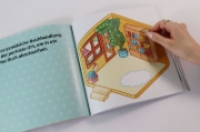 Buchcover und Innenansicht für das Buch: Cute & Cozy Sticker Rooms - Comfy Shops