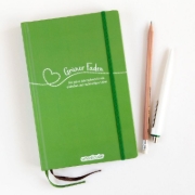 Buchcover und Innenansicht für das Buch: Grüner Faden (Ozean) - Der grüne Jahresplaner für mehr Nachhaltigkeit und ein einfaches Leben