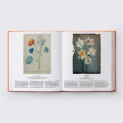 Buchcover und Innenansicht für das Buch: Flower: Exploring the World in Bloom