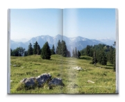Buchcover und Innenansicht für das Buch: KOMPASS Wanderführer Achensee, Karwendel, Brandenberger Alpen, Rofan, 55 Touren mit Extra-Tourenkarte