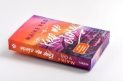 Buchcover und Innenansicht für das Buch: Keep Me Close
