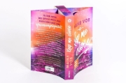 Buchcover und Innenansicht für das Buch: Keep Me Close