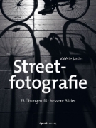 Buchcover und Innenansicht für das Buch: Streetfotografie