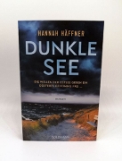 Buchcover und Innenansicht für das Buch: Dunkle See