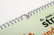 Buchcover und Innenansicht für das Buch: Fit und gesund durchs Jahr - Der Strunz-Wochenkalender 2027
