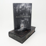 Buchcover und Innenansicht für das Buch: Alchemised