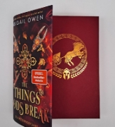 Buchcover und Innenansicht für das Buch:  The Things Gods Break (The Crucible #2)