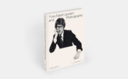 Buchcover und Innenansicht für das Buch: Yves Saint Laurent and Photography
