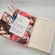Buchcover und Innenansicht für das Buch: 4 Months, 24 Melodies & 1 Maybe