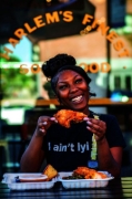 Buchcover und Innenansicht für das Buch: Eat NYC!