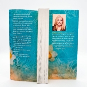 Buchcover und Innenansicht für das Buch: It starts with us