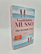 Buchcover und Innenansicht für das Buch: Quelqu'un d'autre