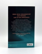 Buchcover und Innenansicht für das Buch: The Woman in Suite 11