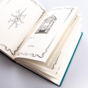 Buchcover und Innenansicht für das Buch: Fantastic Beasts: The Crimes of Grindelwald. The Original Screenplay