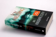 Buchcover und Innenansicht für das Buch: The Housekeeper