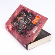 Buchcover und Innenansicht für das Buch: Royals of Midnight. Rabenfluch (Royal Shadows 2)