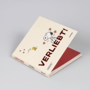 Buchcover und Innenansicht für das Buch: Peanuts Geschenkbuch: Verliebt!