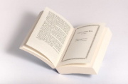 Buchcover und Innenansicht für das Buch: People of the Book
