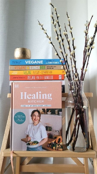 Buchcover und Innenansicht für das Buch: Healing Kitchen - gesund mit anti-entzündlicher Ernährung