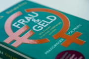 Buchcover und Innenansicht für das Buch: Frau und Geld