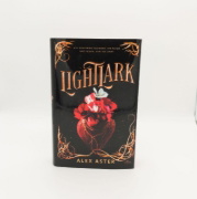 Buchcover und Innenansicht für das Buch: Lightlark