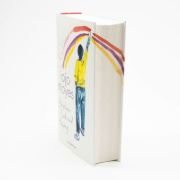 Buchcover und Innenansicht für das Buch: We All Live Here