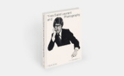 Buchcover und Innenansicht für das Buch: Yves Saint Laurent and Photography