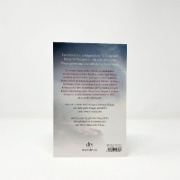 Buchcover und Innenansicht für das Buch: Little Fires Everywhere