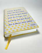 Buchcover und Innenansicht für das Buch: Über die Heiterkeit in schwierigen Zeiten und die Frage, wie wichtig uns der Ernst des Lebens sein sollte