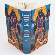 Buchcover und Innenansicht für das Buch: Identitti