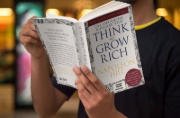 Buchcover und Innenansicht für das Buch: Think and Grow Rich - Deutsche Ausgabe