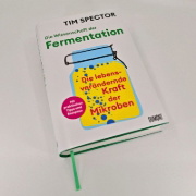 Buchcover und Innenansicht für das Buch: Ferment. The Life-Changing Power of Microbes