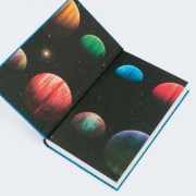 Buchcover und Innenansicht für das Buch: Die Farben des Universums