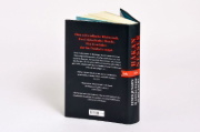Buchcover und Innenansicht für das Buch: Ung mans färd mot natt (Barbarotti 9)
