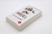 Buchcover und Innenansicht für das Buch: Girl in Pieces