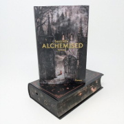 Buchcover und Innenansicht für das Buch: Alchemised