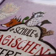 Buchcover und Innenansicht für das Buch: Die Schule der magischen Tiere. Endlich Ferien 8: Franka und Cooper