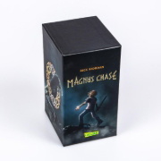 Buchcover und Innenansicht für das Buch: Magnus Chase: Magnus-Chase-Schuber (3 Bände im Taschenbuch-Schuber)