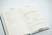 Buchcover und Innenansicht für das Buch: Das 6-Minuten-Tagebuch pur (madeira)