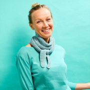 Buchcover und Innenansicht für das Buch: Luftig-leichte Mini-Tücher stricken (kreativ.kompakt.)