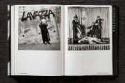Buchcover und Innenansicht für das Buch: Helmut Newton. Legacy