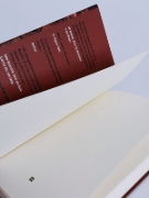 Buchcover und Innenansicht für das Buch: Cobalt Red