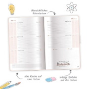 Buchcover und Innenansicht für das Buch: Trötsch Schülerkalender Specials mit Gummiband und Stifthalter Calm 25/26
