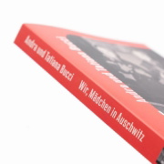Buchcover und Innenansicht für das Buch: Noi, bambine ad Auschwitz
