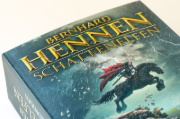 Buchcover und Innenansicht für das Buch: Schattenelfen - Die Blutkönigin