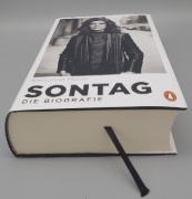 Buchcover und Innenansicht für das Buch: Sontag. Her Life and Work